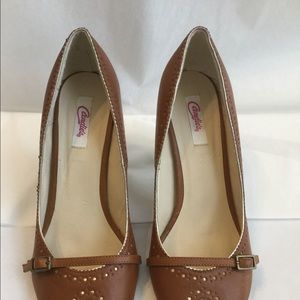 Candie’s peep toe pumps